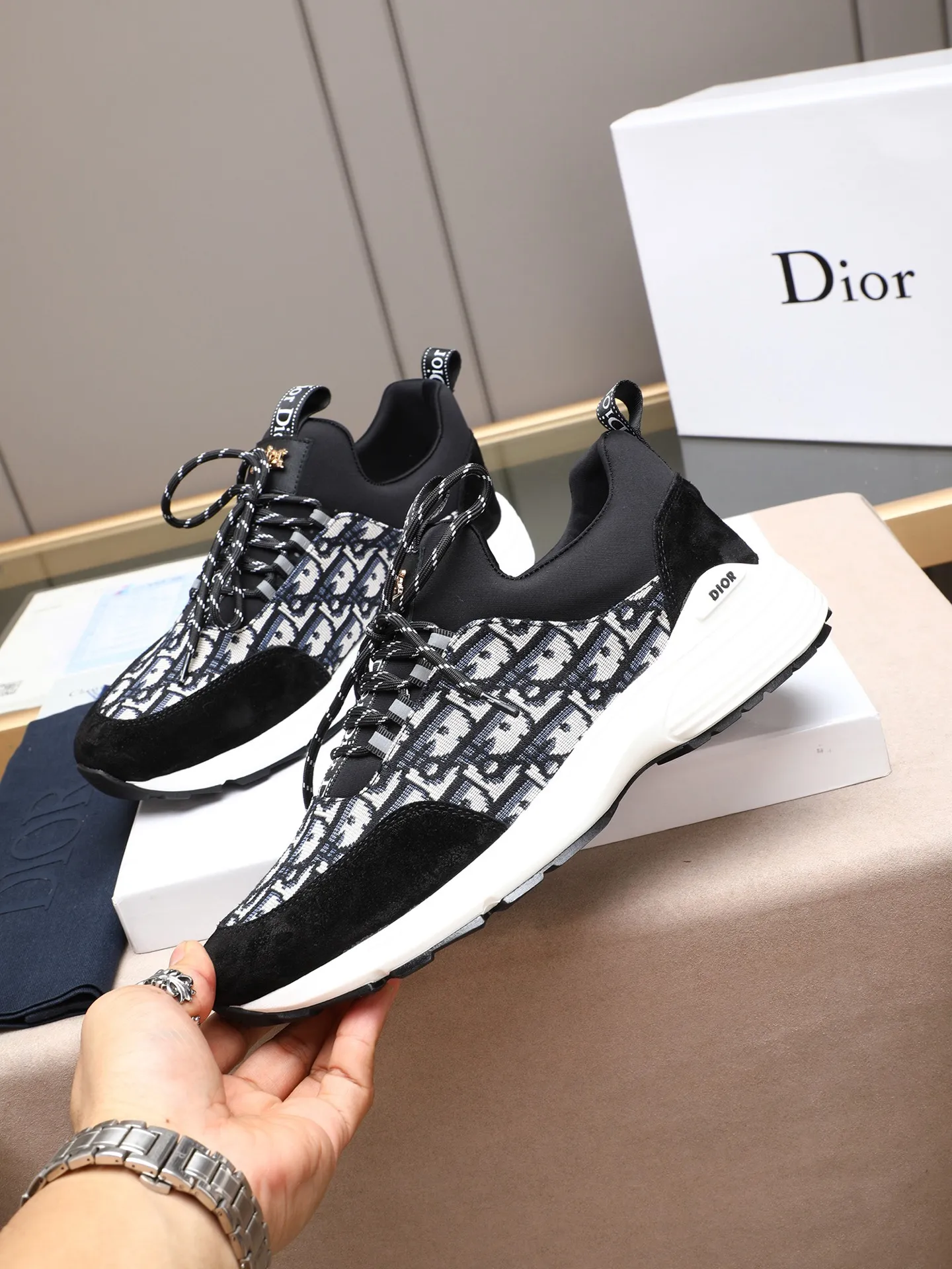 Men's shoes 💰440 💰Dior [Dior] 😘😘High-end series of casual men's shoes, simple and elegant👍👍👍The upper is made of first-layer genuine leather spliced ​​with Dior's special material [sun][sun]; imported first-layer sheepskin lining; special outsole, wear-resistant, lightweight, the overall design is harmonious and unified without lacking personality 👣🌟✨You deserve it! 3 colors😍Sizes 38~44. (45 custom-made) The picture above is a big seller🔥🔥🔥